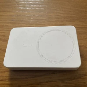 ESR Halo Lock 6000 mAh Wireless MagSafe Ladegerät. - Bild 1 von 7
