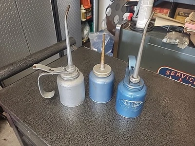 Lata de aceite Eagle Oiler vintage plateada y azul hecha en EE. UU. Foto 1 de 4