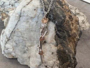 Ciondolo grande tradimento Julien Macdonald x Clogau argento e oro rosa 9 ct 20" - Foto 1 di 8