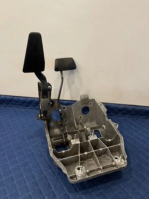 РЕГУЛИРУЕМАЯ ПЕДАЛЬ ГАЗА И ТОРМОЗА 2017 DODGE RAM 2500 В СБОРЕ ОТ ОРИГИНАЛЬНОГО ПРОИЗВОДИТЕЛЯ L78 - Изображение 1 из 4