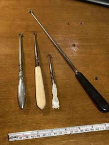 LOTTO MISTO DI GANCI A BOTTONE VINTAGE madreperla, ebano, acciaio ecc D8 - Foto 1 di 6