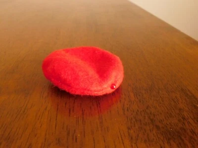 Muñeca de vinilo Franklin Mint Jackie Kennedy boina roja de montaña SOLO para una muñeca de vinilo Foto 1 de 2