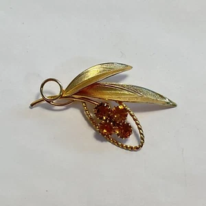VTG Leaf / Flower Brooch Gold Tone Faux Topaz 1960s? Lightweight - Picture 1 of 8