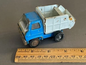 VINTAGE LOUIS MARX TOYS MINIATURE BLUE & WHITE METAL DUMP TRUCK - Picture 1 of 7