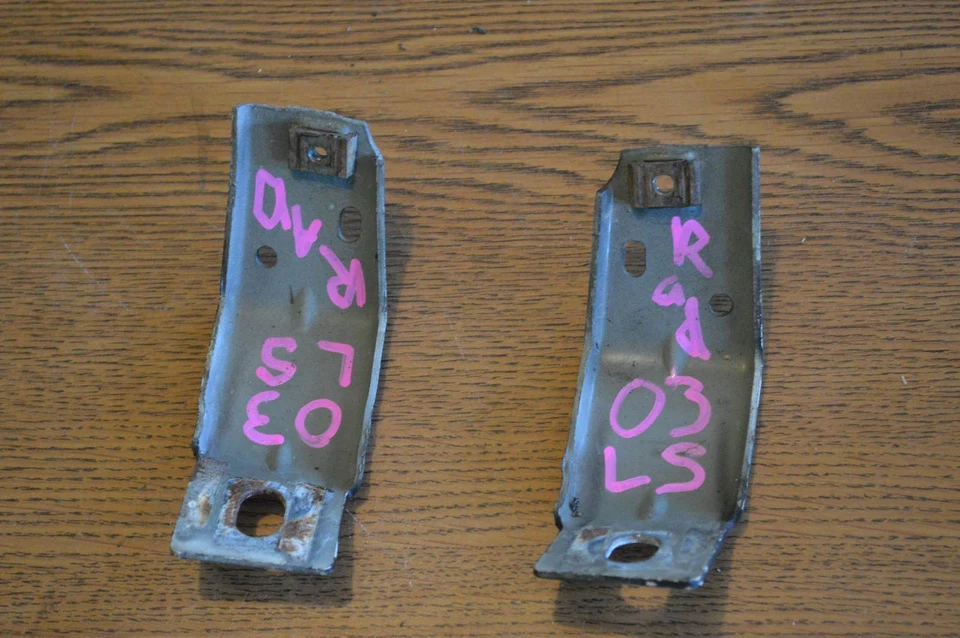 03-06 LINCOLN LS RADIATOR SUPPORT BRACKETS - Image 1 of 1