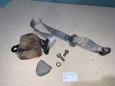 89 90 91 92 93 94 Geo Metro 2 puertas DERECHO TRASERO cinturón retractor Foto 1 de 3