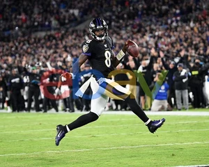Lamar Jackson Running Action Baltimore Ravens 8x10 NFL Football Photo - Picture 1 of 1