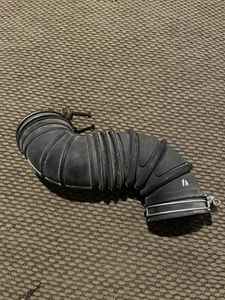 2003 2004 TOYOTA COROLLA AIR INTAKE TUBE HOSE 17881-OD090 OEM - Picture 1 of 6