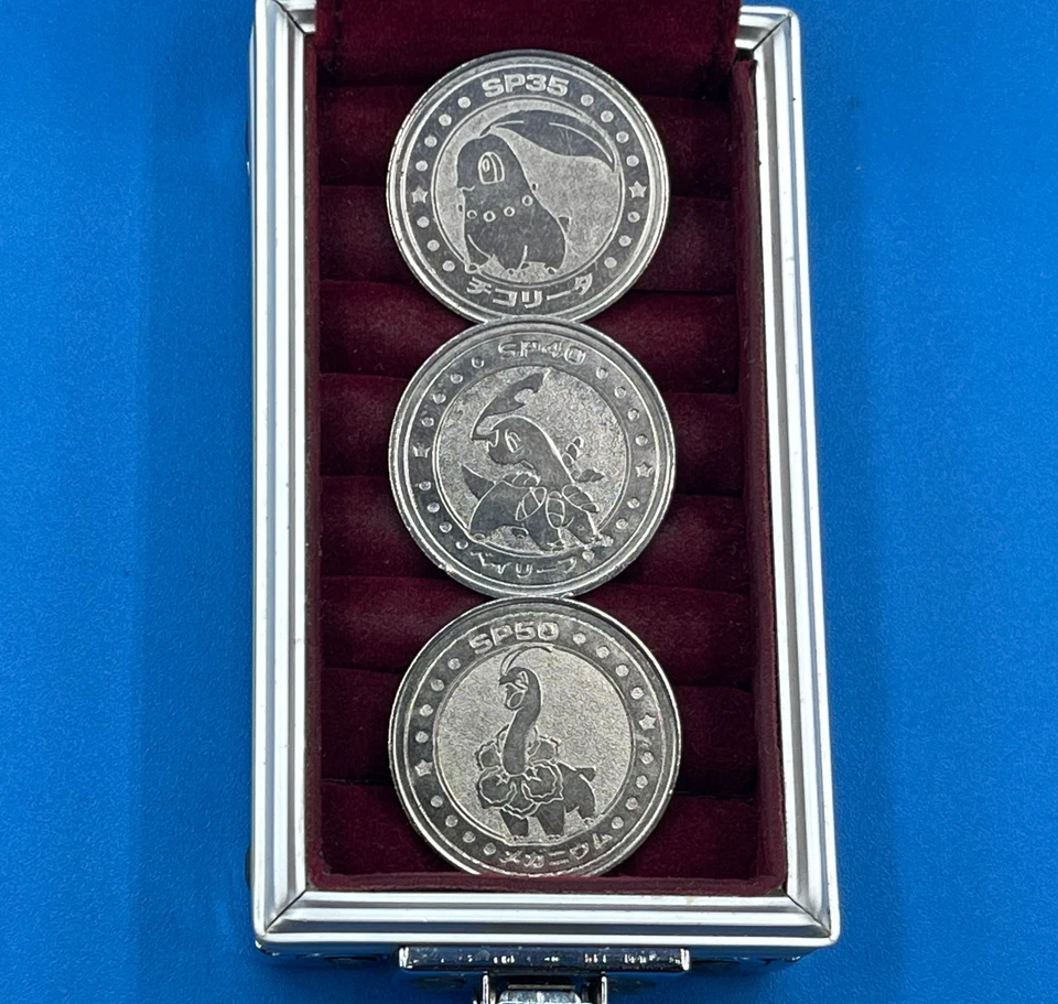 Lotto 3 Chikorita Bayleef Meganium (monete complete) Pokemon METALLO argento JP - Immagine 1 di 2