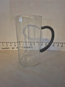 Jarra de vidrio transparente Arcoroc Vintage 8" Octime con mango negro años 80 - Imagen 1 de 9