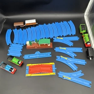 Lot of  32 TOMY And Guillane Thomas & Friends Tracks And Trains Early 1994-2002 - Picture 1 of 11