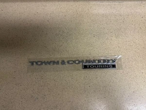 🔥NUEVO 08-10 Chrysler Town and Country Touring placa de identificación emblema 05113423AC - Imagen 1 de 2