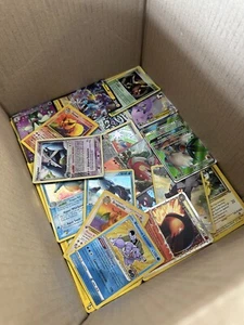 Lotto 140+ Carte Pokémon VINTAGE, HOLO, V, 1ED, PRIME, Comuni, GX, EX, VASTRO - Foto 1 di 5