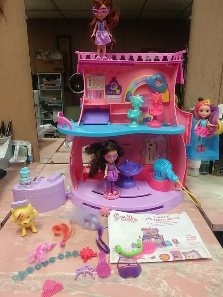 Fisher-Price Nickelodeon Sunny Day Sunny's Fan-tastic Salon 3 Dolls  Accessories - Image 1 of 4