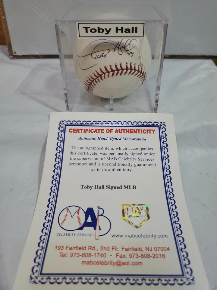 Béisbol OML firmado por TOBY HALL (CERTIFICADO DE AUTENTICIDAD MAC) con exhibición de cubo de bola Foto 1 de 4