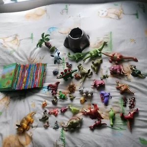 Deagostini Dinosaur & Friends Dinosaur Adventures Book and Figure Bundle - Picture 1 of 18