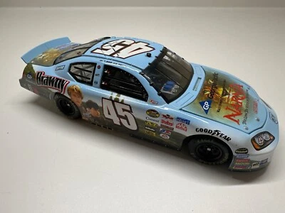 Cargador Kyle Petty Georgia Pacific Narnia Dodge 2005 1/24 #45 Foto 1 de 4