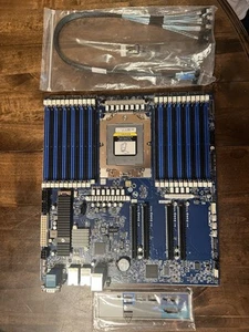 Gigabyte MZ33-AR0 Rev 1.0 Motherboard Socket SP5 AMD EPYC9004 - Bild 1 von 3