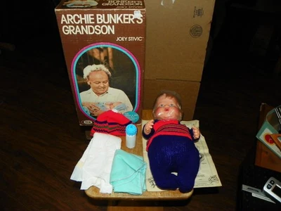 Muñeca masculina ideal físicamente correcta de Archie Bunker’s Grandson Joey Stivic 1976 sin usar, en caja Foto 1 de 4