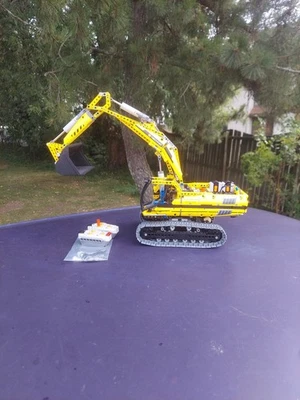 LEGO TECHNIC: Motorized Excavator (8043) - Image 1 of 4