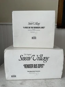 Dept 56 Snow Village DEPOSITO AUTOBUS RENNE E GIRO SU LINEE RENNE 4 pezzi 54874 - Foto 1 di 21