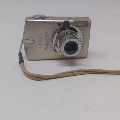 Câmera Digital ELPH Canon PowerShot SD550 com Bateria Para Peças - Imagem 1 de 4