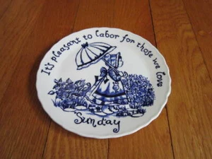 Blau & weiß Sammlerstück Porzellan Deko Teller Mädchen Sonnenschirm 5,75" Crownford Sun - Bild 1 von 7