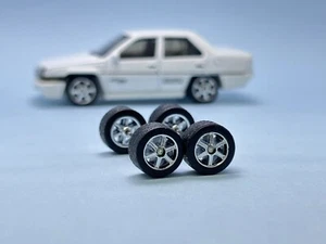 R071 Hot Wheels 1/64 Real Riders # 6 radios cromo 10 mm eje medio ruedas de goma - Imagen 1 de 4