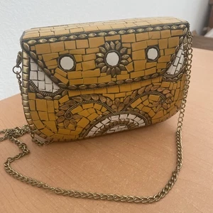 Antica pochette artigianale metallo tracolla miele oro metallizzato mosaico piastrelle arte catena - Foto 1 di 6