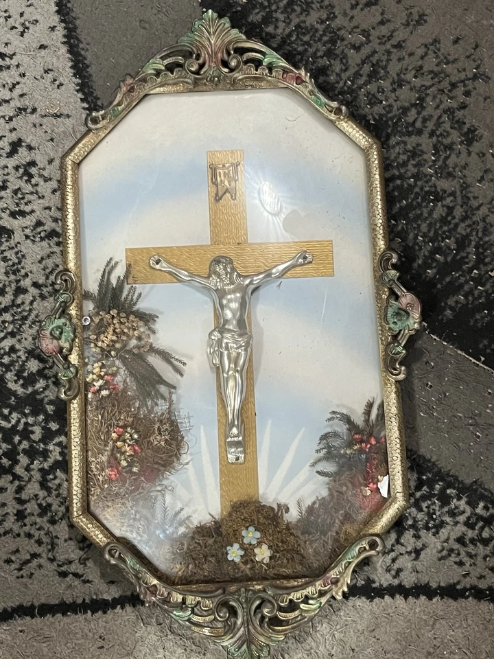 Antiguo Crucifijo Cúpula de Vidrio Marco de Metal Latón Jesús INRI Católico Años 20? Foto 1 de 1