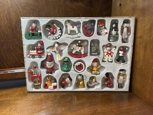 24 Vintage 80er Jahre Holz Weihnachtsschmuck ungeöffnet New Old Stock - Bild 1 von 4