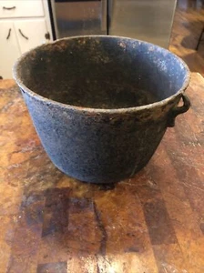 VTG 3 Legged Cast Iron Pot Cauldron Footed Early Settlers Cook Pot #8 8x10 Old - Picture 1 of 12