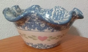 PAUL STORIE POTTERY 7" L1 BLUE SPONGE WARE PINK HEARTS MARSHALL EAST TEXAS - Picture 1 of 7