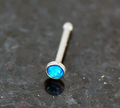 Anillo de barra de huesos con tachuelas de nariz de piedra de ópalo azul fuego de 2 mm de acero quirúrgico de 1 pieza 20 g Foto 1 de 3