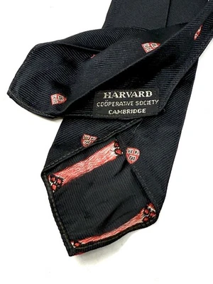 Corbata emblemática de club vintage de la Harvard Co-Op Society negra con escudo de Veritas de los años 50 sin precio base Foto 1 de 4