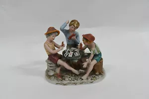 Capodimonte Italy The Cheats/Cheaters - 3 Boys Playing Cards Porcelain Figurine - Bild 1 von 12