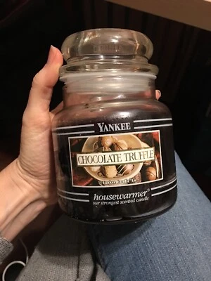 Yankee Candle CHOCOLATE TRUFFLE CANDLE 14.5 oz Jar Vintage/Black Band - Photo 1/4