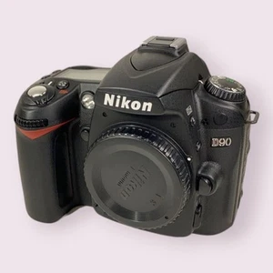 Nikon D90 DSLR Camera AF-S DX 18-105mm VR Lens Kit - Used - Picture 1 of 8