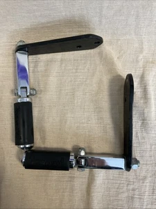 Harley Davidson  OEM Chrome Highway Foot Pegs L&R - Foto 1 di 9