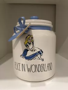 Nuovo con etichetta. Rae Dunn Disney Alice nel Paese delle Meraviglie - Barattolo/Biscottiera da 7" con Coperchio - Foto 1 di 2