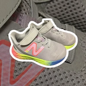 New Balance Gray and Pink Infant Sneakers Size 5-In EUC - Picture 1 of 7
