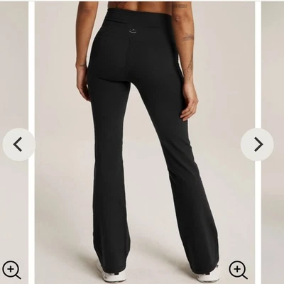 Pantalón Beyond Yoga Practice cintura alta en negro azabache Foto 1 de 4