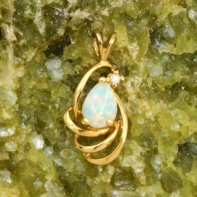 Кулон из желтого золота 14 карат с огненным опалом и бриллиантами - Изображение 1 из 3