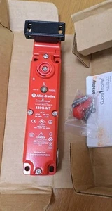 Allen Bradley 440G-MT47038  Guard Locking/ Solenoid Interlock Switch, 24V AC/DC - Picture 1 of 9
