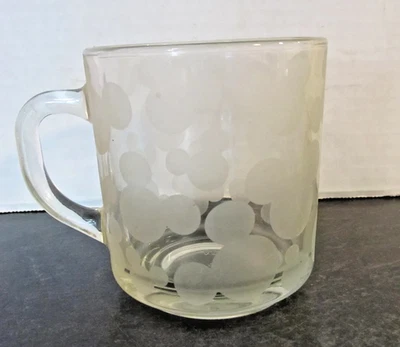 Taza de café de vidrio con orejas de Mickey Mouse esmeriladas Anchor Hocking de colección Foto 1 de 4
