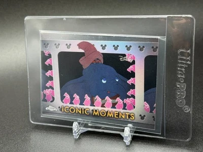 2025 Topps Chrome Disney Iconic Moments - Pink Elephants on Parade #IM-3 Foto 1 de 2