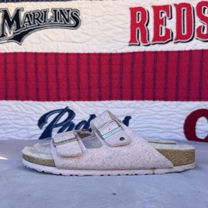 Size 41/W10 - Birkenstock Women Arizona Pink Double Face Wool Sandals - Picture 1 of 10