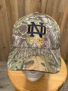 NUEVO SIN ETIQUETAS Gorra Notre Dame Lucha Irlandesa Camuflada Realtree Para Hombres Cautivadora Correa Trasera - Imagen 1 de 5