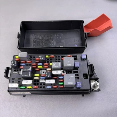 08-11 Cadillac DTS Buick Lucerne Rear Interior Fuse Box Relay Fusebox 13599106 - Image 1 of 4