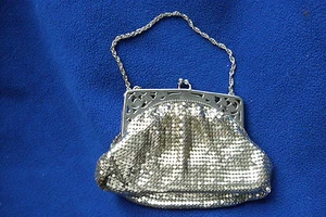 VINTAGE WHITING AND DAVIS SILBER NETZ ABENDTASCHE HANDTASCHE ~ VERZIERTER METALLRAHMEN  - Bild 1 von 10